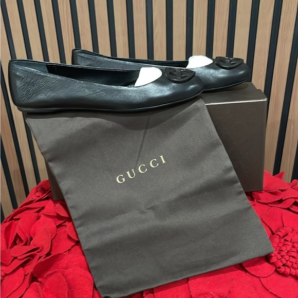 Black GUCCI womens flats with heart on toes point. - Picture 4 of 9